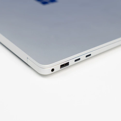 các cổng kết nối Surface Laptop 7 X Plus 16GB 512GB Platinum