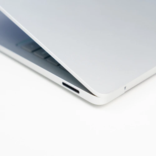 Cổng surface connect trên Surface Laptop 7 X Plus 16GB 512GB Platinum