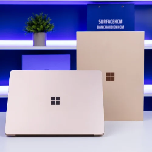 Mặt sau Surface Laptop 7 X Plus 16GB 512GB màu Dune