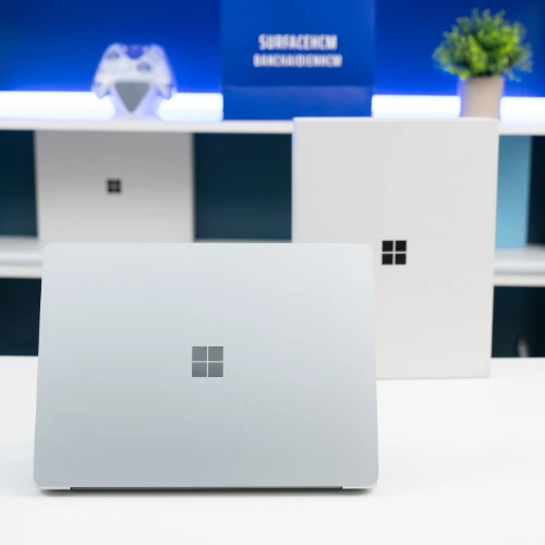 Mặt sau Surface Laptop 7 X Plus 16GB 512GB Platinum