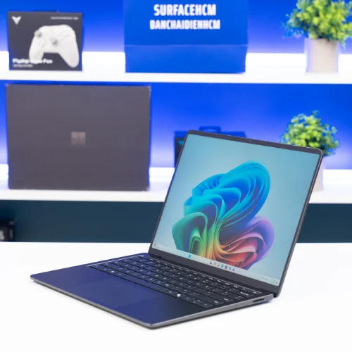 Surface Laptop 7 X Plus 16GB 512GB màu Black góc nghiêng