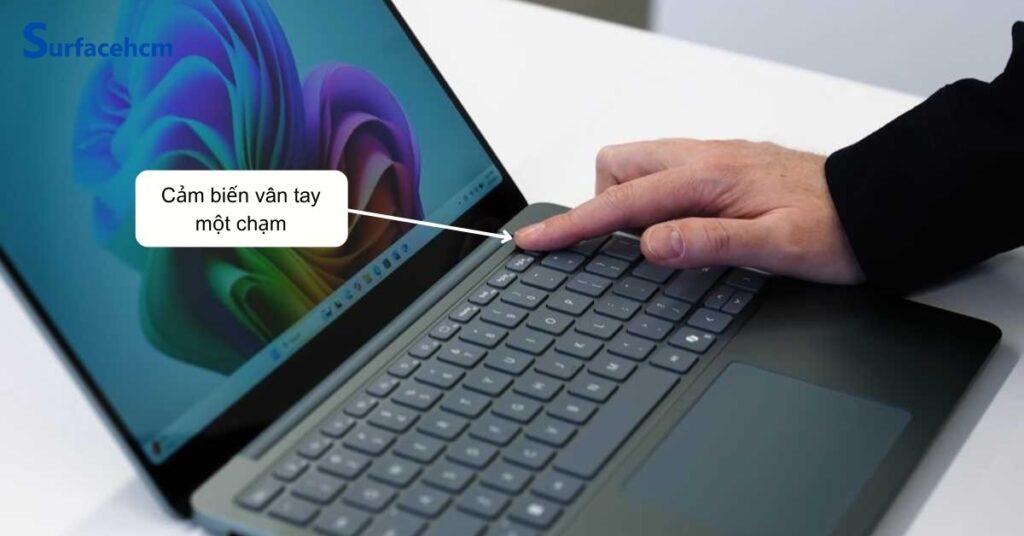 Cảm biến vân tay trên Surface Laptop 13 inch