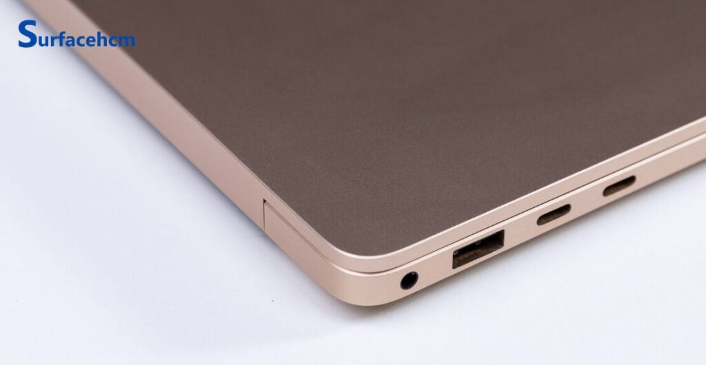 Cổng kết nối Surface Laptop 7