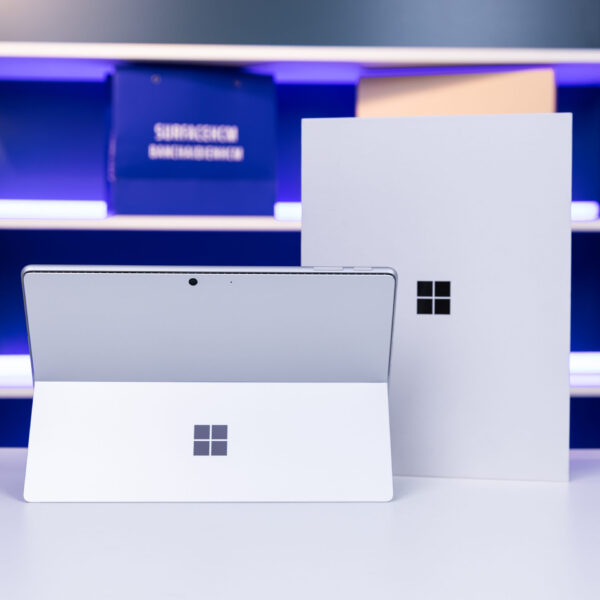 Surface Pro 12 Snapdragon X2 Plus 16GB 256GB Platinum mặt sau