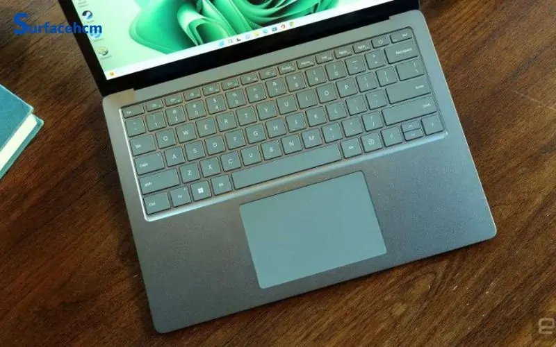 bàn phím và touchpad mượt mà, êm ái