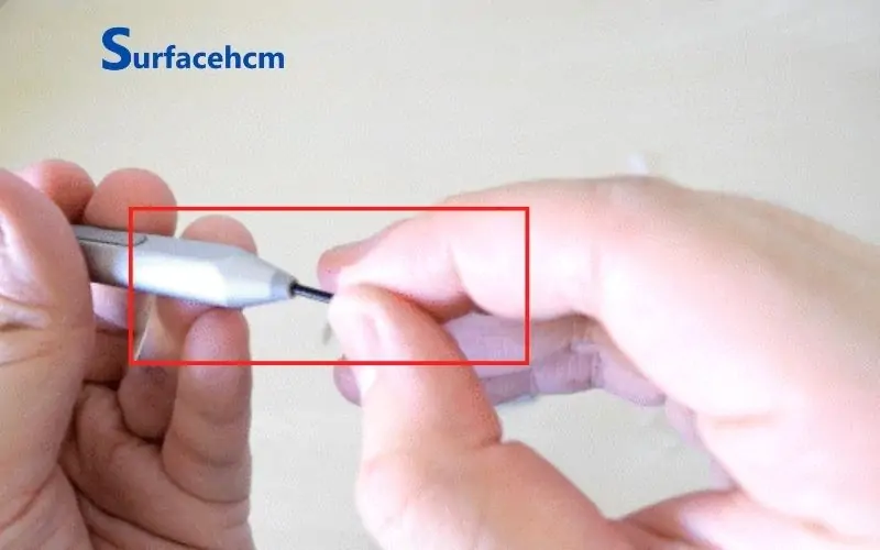 Thao tác thay ngòi bút Surface Pen