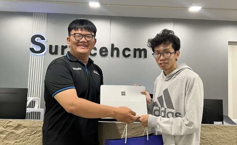 khách hàng mua Surface Laptop 6 Intel Ultra 5 135H 32GB 512GB 13.5"