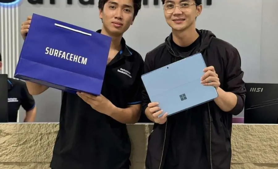 khách hàng mua Surface Laptop 6 Intel Ultra 5 135H 32GB 512GB 13.5"