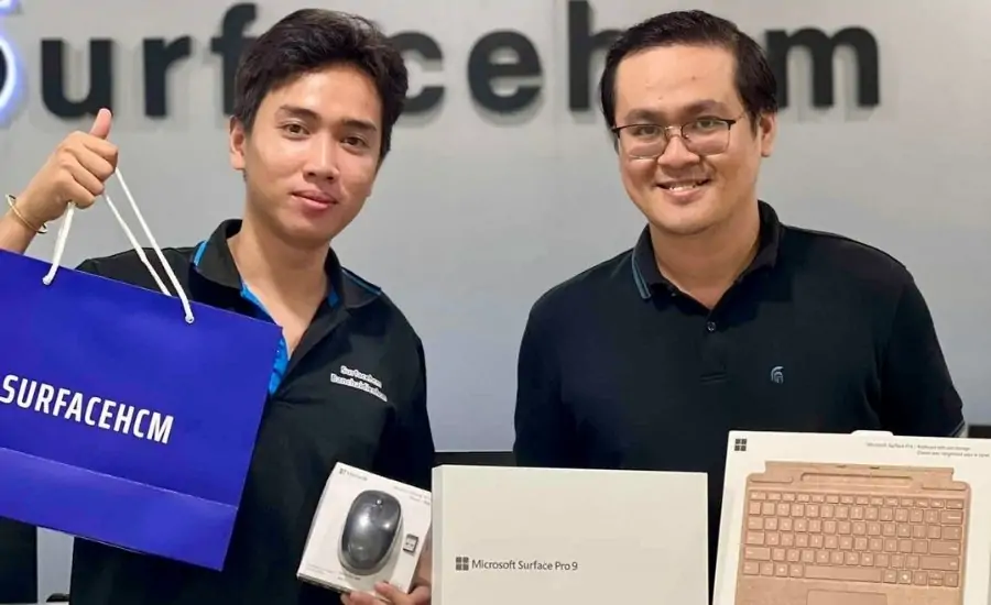 khách hàng mua sản phẩm tại của hàng Surfacehcm