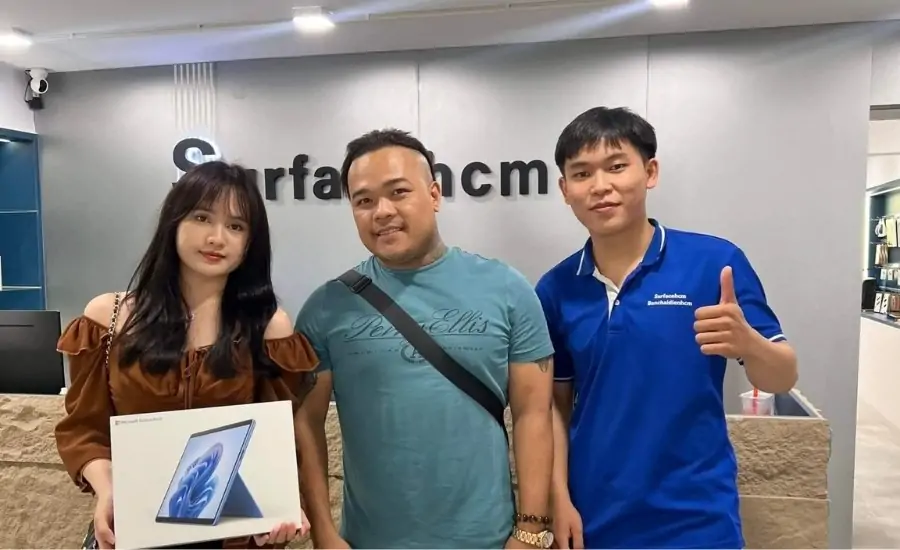 khách hàng mua Surface Laptop 6 Intel Ultra 7 165H 16GB 256GB 13.5"