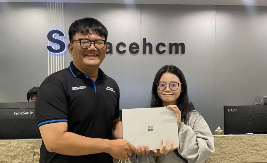 khách hàng tại surfacehcm