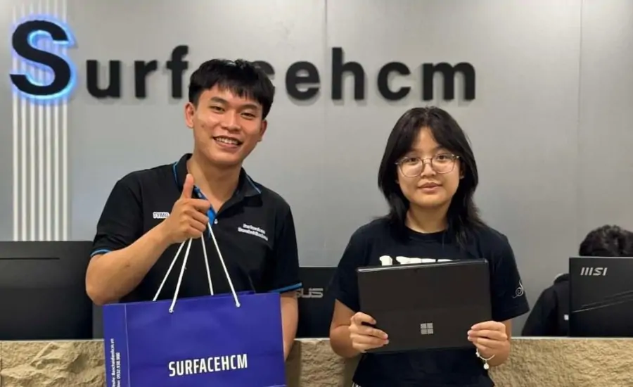 khach hang tai cua hang surfacehcm 3