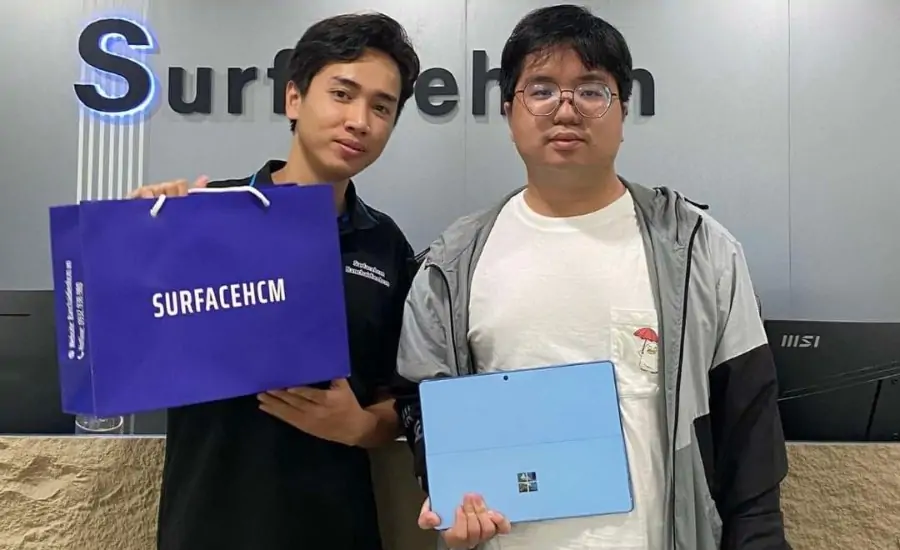 khach hang tai cua hang surfacehcm