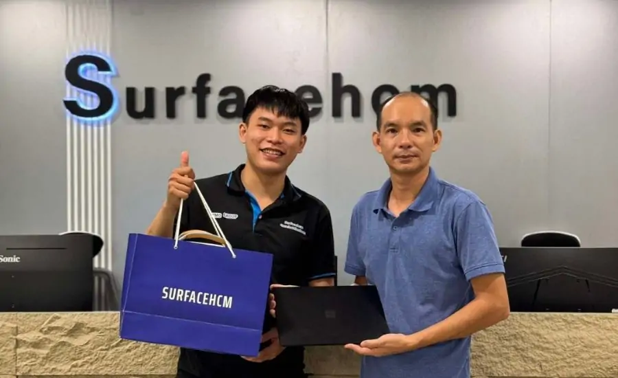 khach hang tai surfacehcm 1