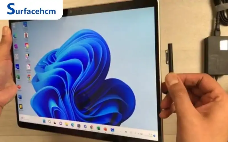 sạc nhanh trên Surface Pro 10.