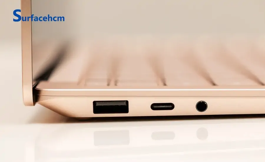 Cổng kết nối trên surface laptop 3